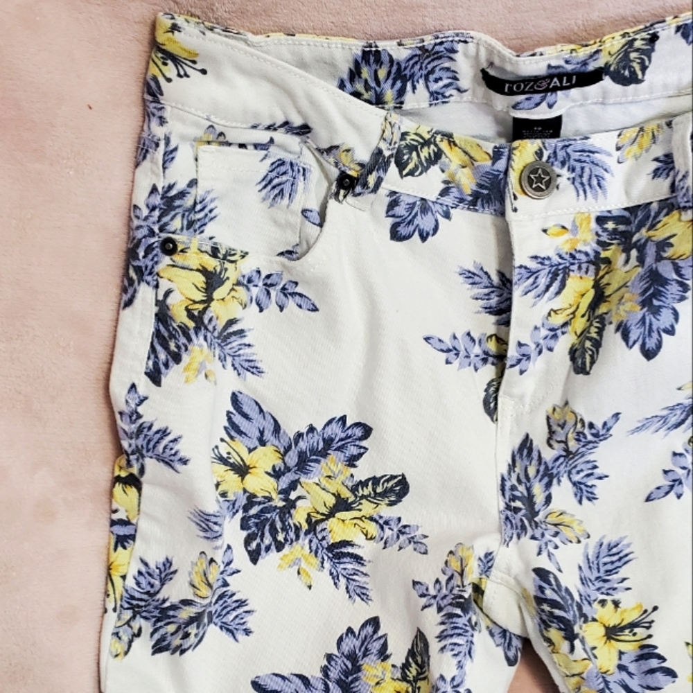 Roz & Ali Blue Yellow White Floral Jeans 8